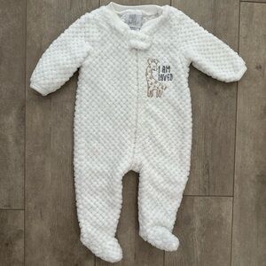 Little and Loved 0-3M Fleece Footies ‘I am loved’ giraffe - white like new